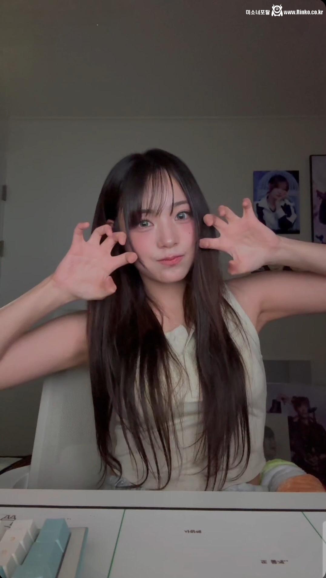 qwer 마젠타 이시연_117651_3.jpg