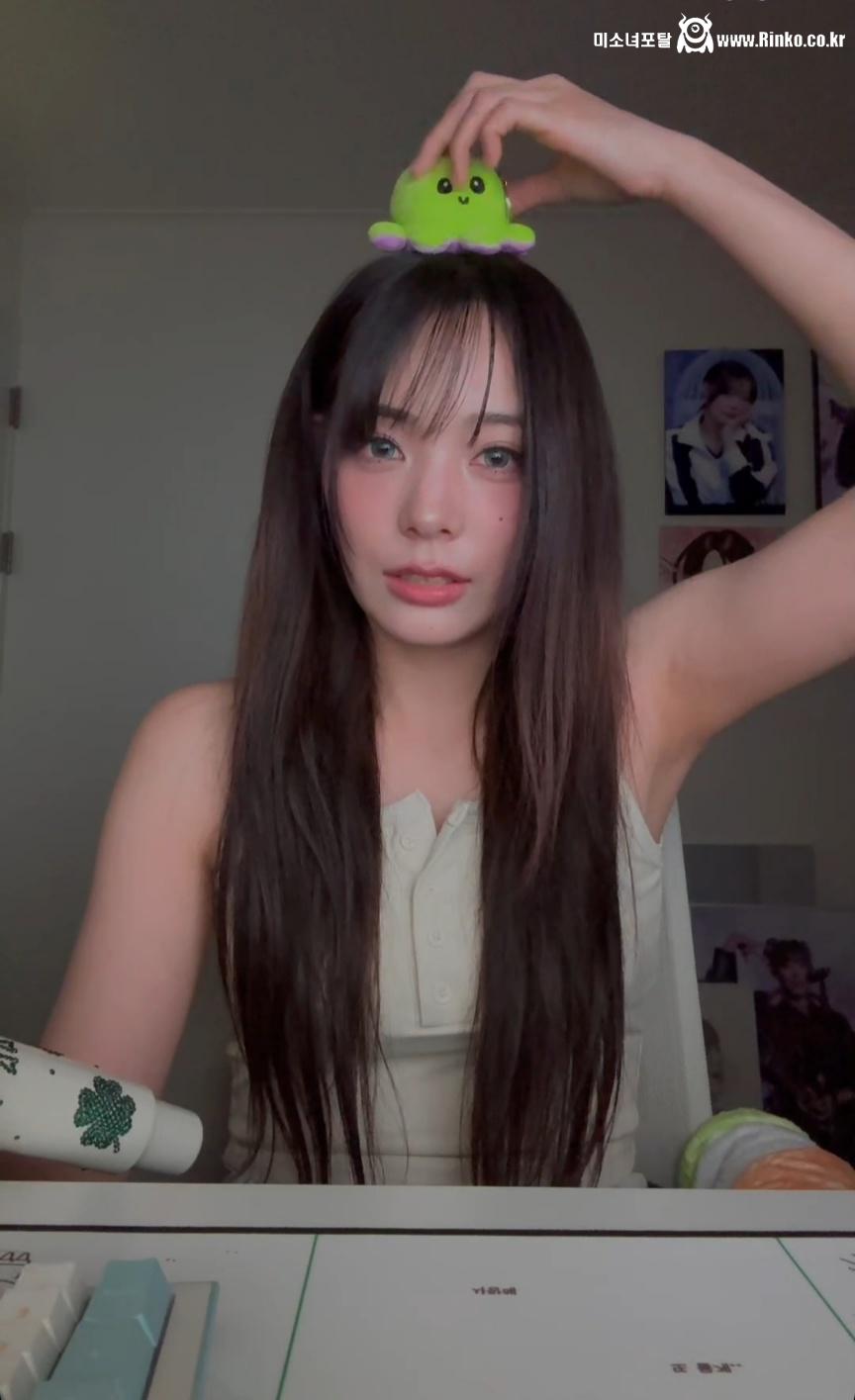 qwer 마젠타 이시연_117651_4.jpg