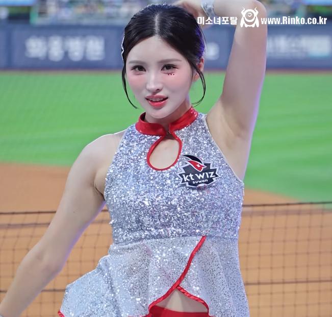 kt 김정원 치어리더_117668_1.png.jpg