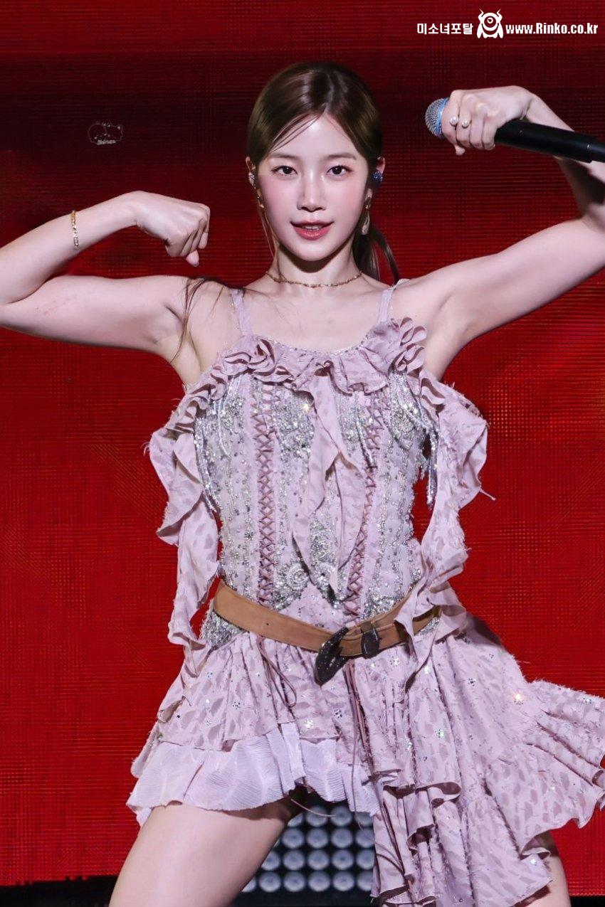 르세라핌 허윤진 카즈하_117660_3.jpg