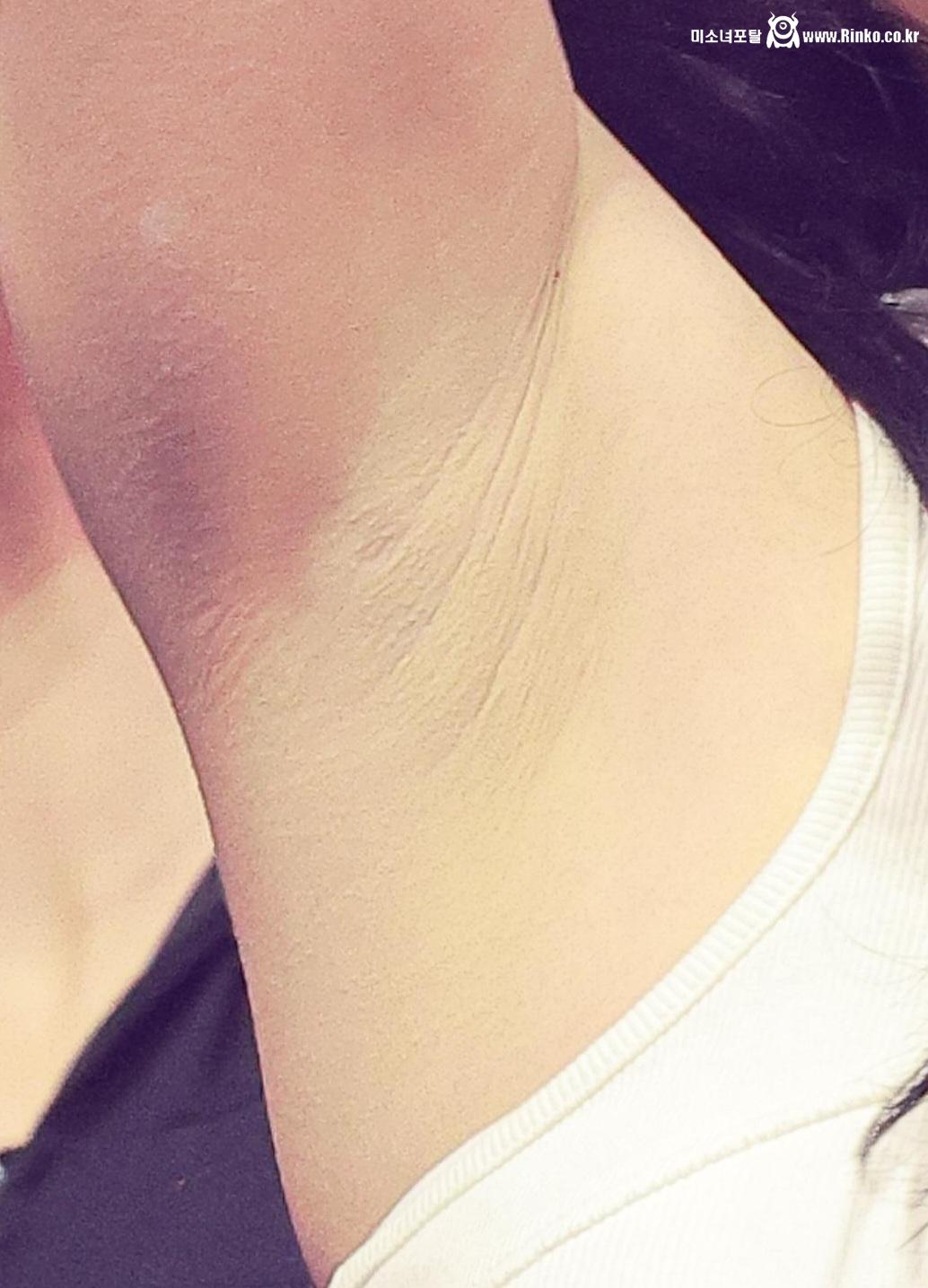 여자친구 비비지 신비 확대 겨드랑이_117992_1.jpg