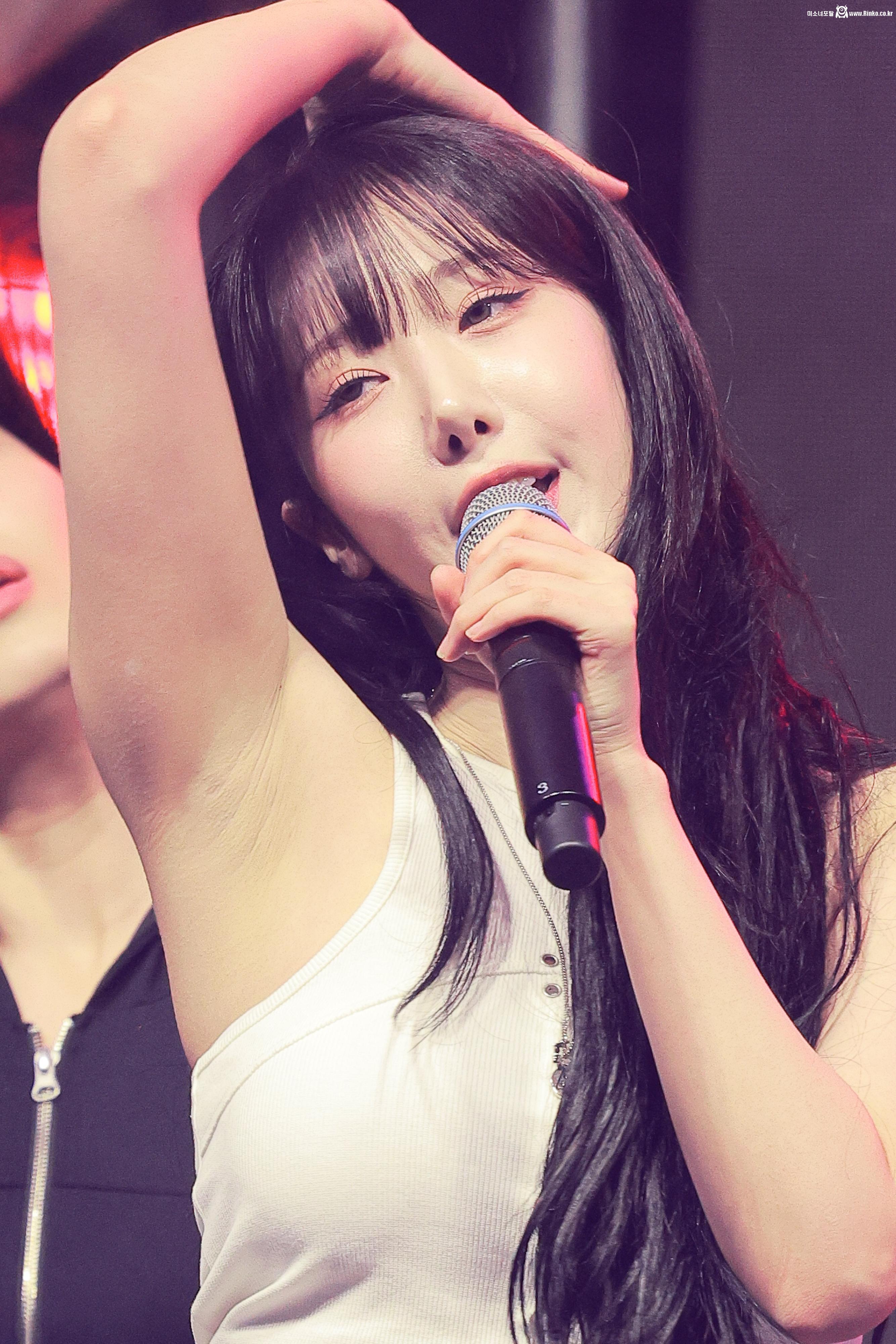 여자친구 비비지 신비 확대 겨드랑이_117992_2.jpg