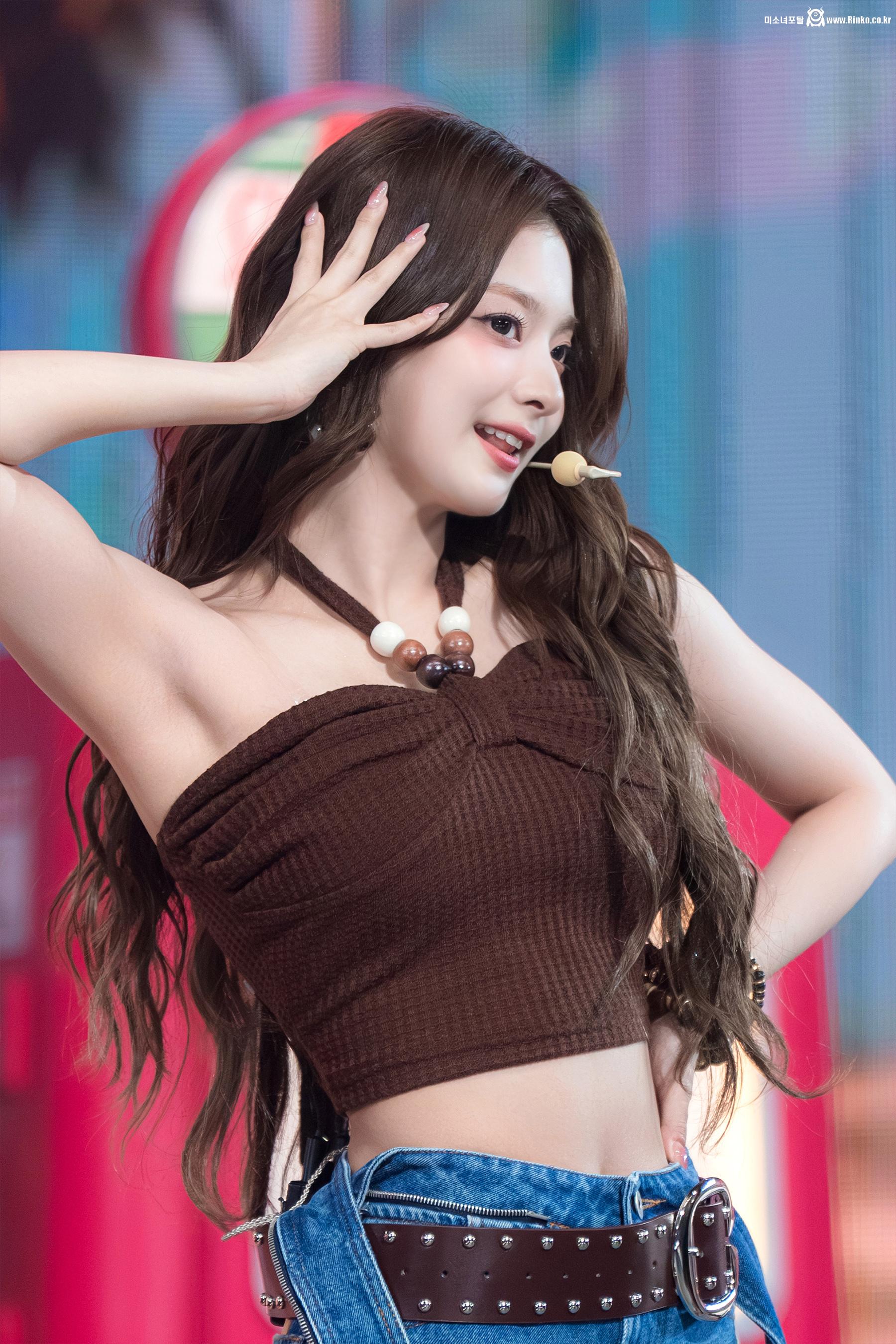 프로미스나인 이나경_118155_1.jpg