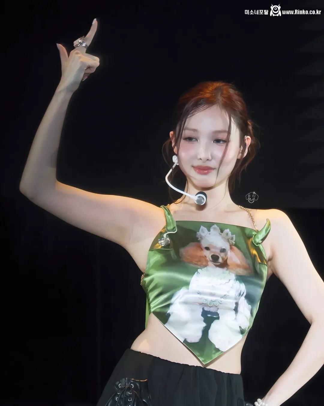 트와이스 나연 겨드랑이_118279_2.jpg