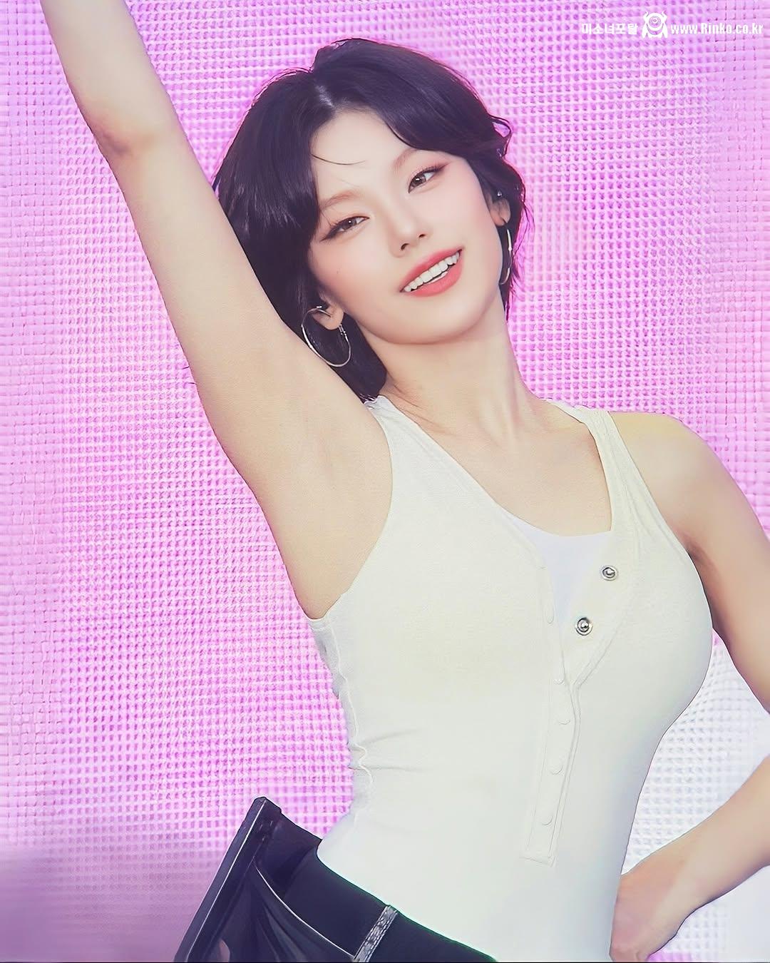 있지 예지 워터밤 겨드랑이_118290_1.jpg