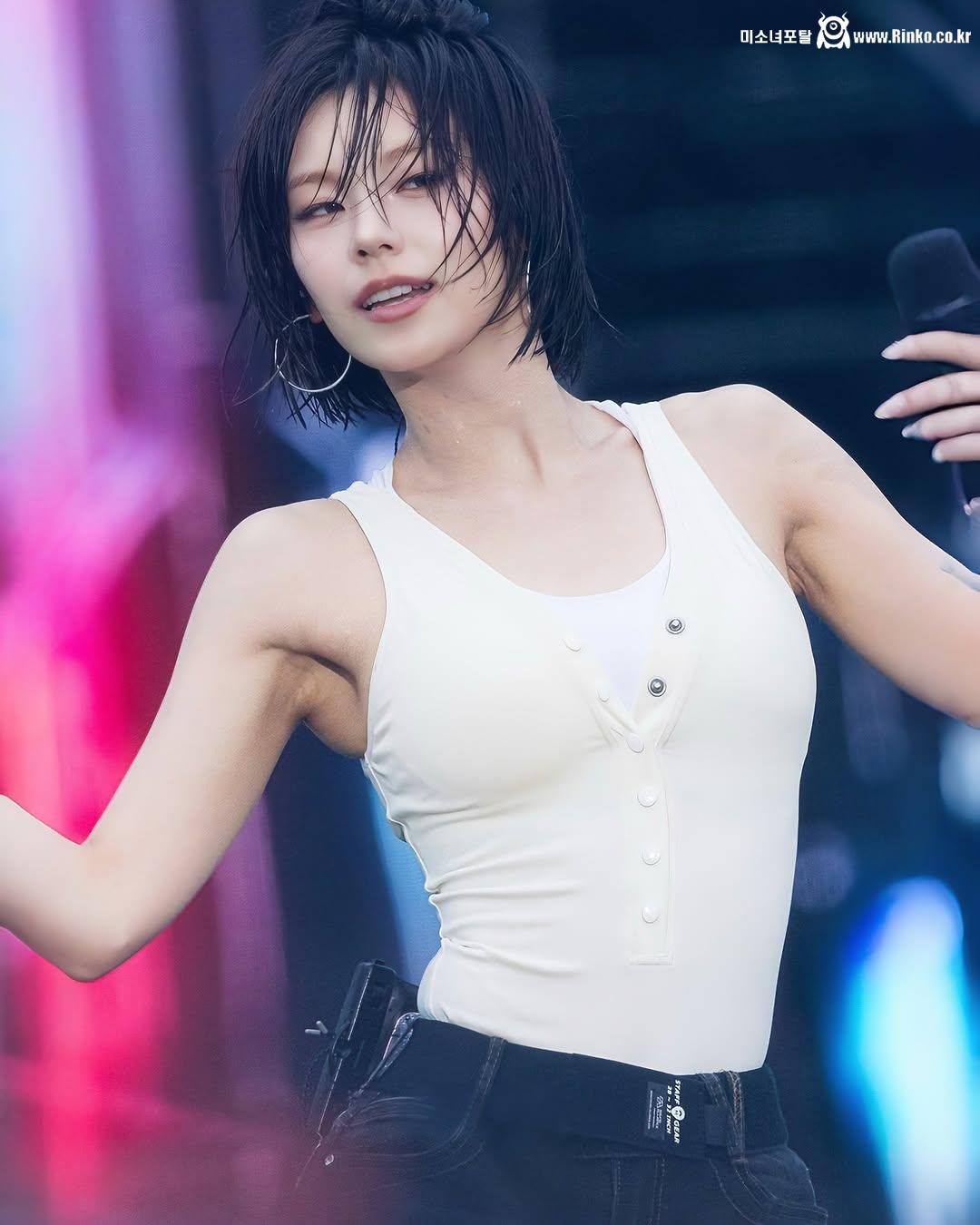 있지 예지 워터밤 겨드랑이_118290_2.jpg