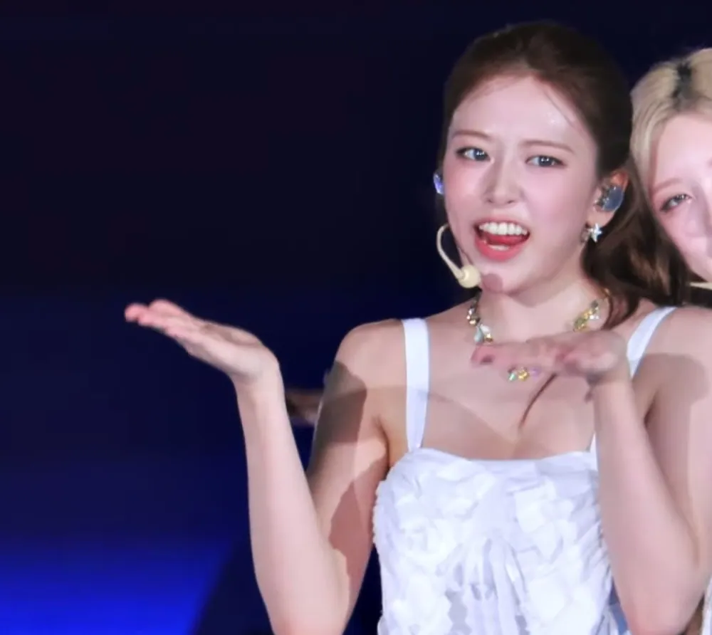 250705 안유진_118325_10.webp