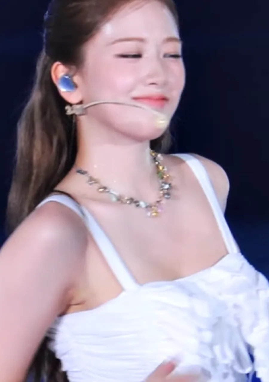 아이브 안유진 겨드랑이_118365_1.webp