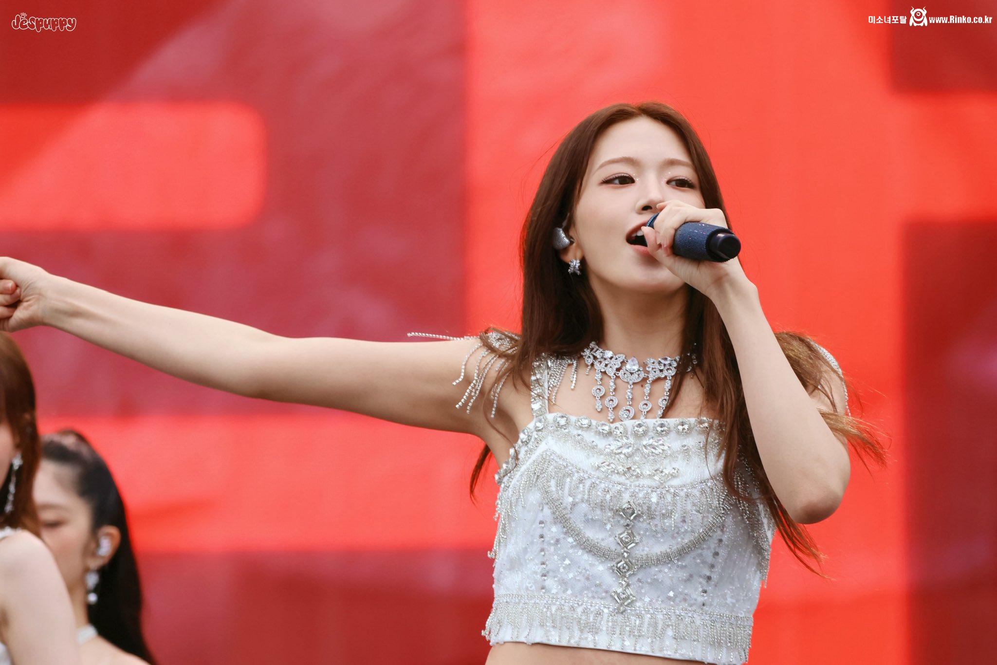 250712 장원영 안유진_118627_1.jpg