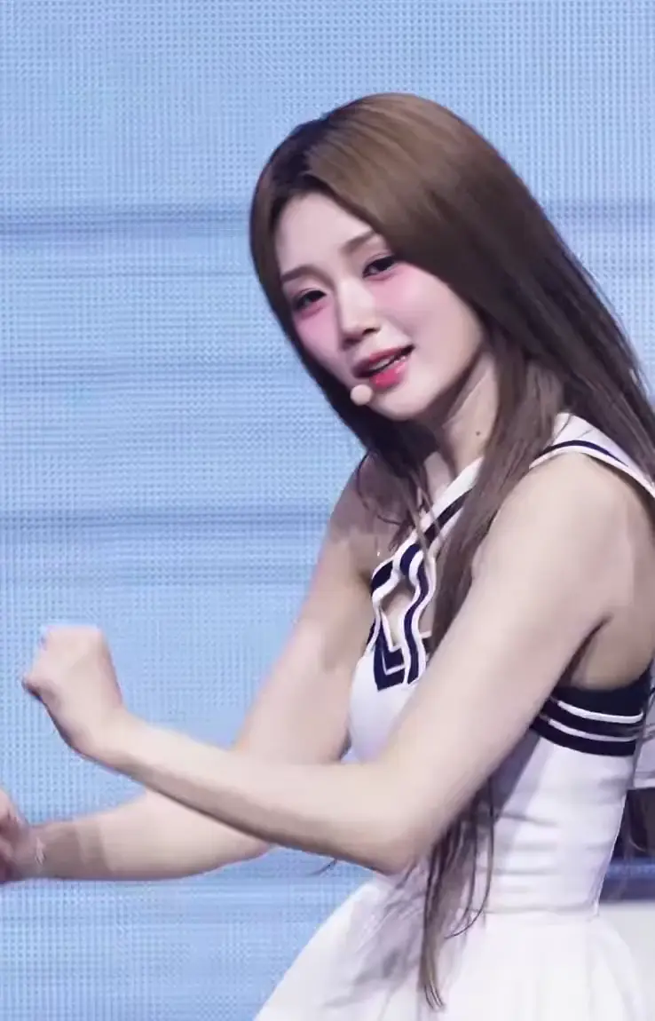 형들이 좋아하는거 하나 들고옴_118621_1.webp