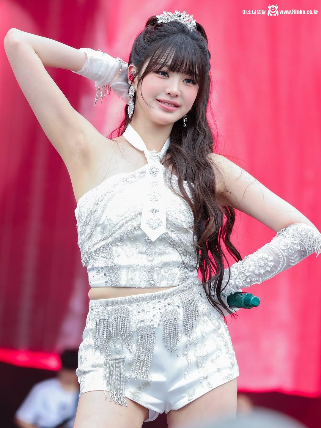 아이브 장원영 겨드랑이 착색_118661_1.jpg