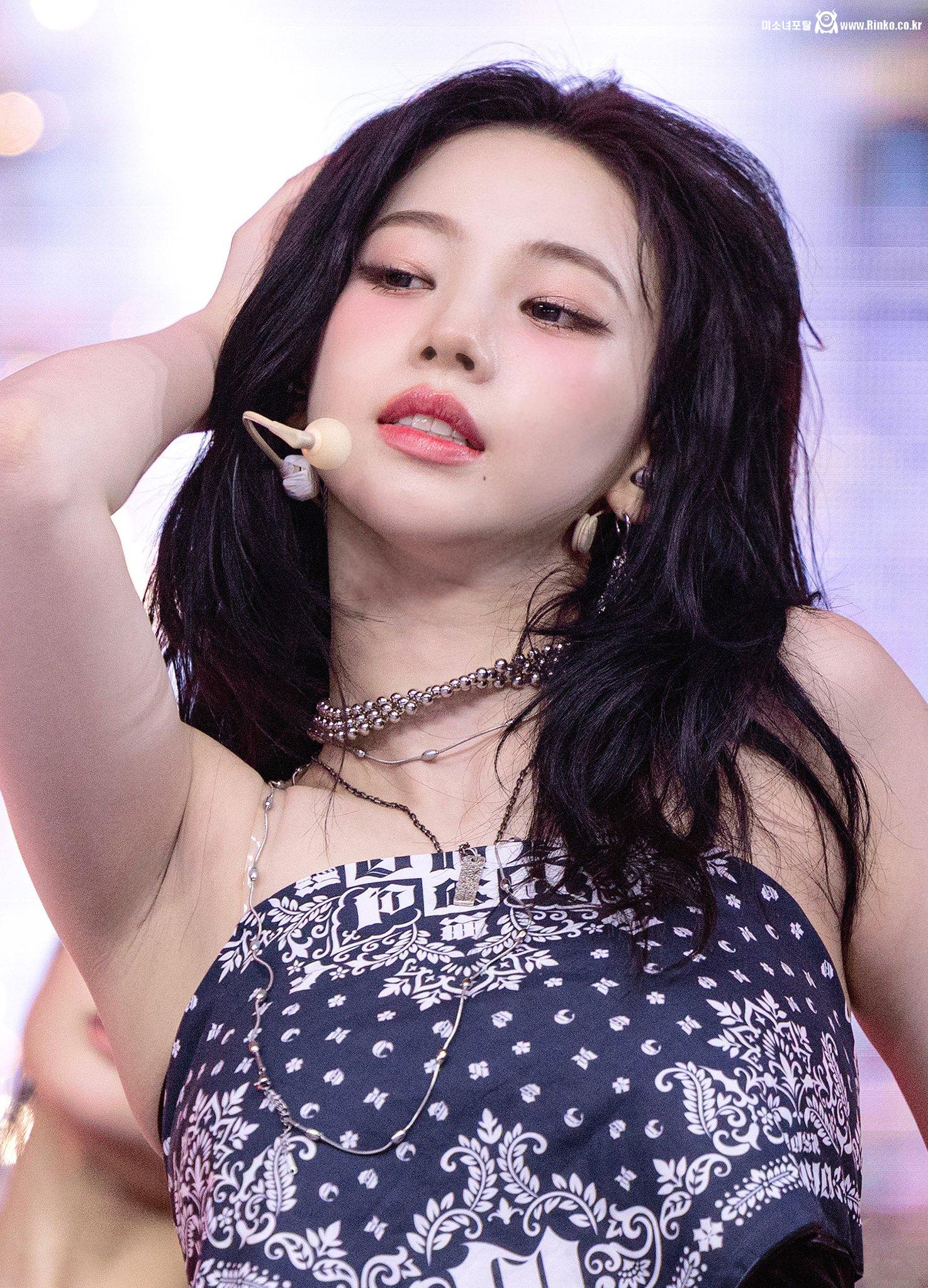 카리나 인기가요 고화 질 겨주름_118808_1.jpg