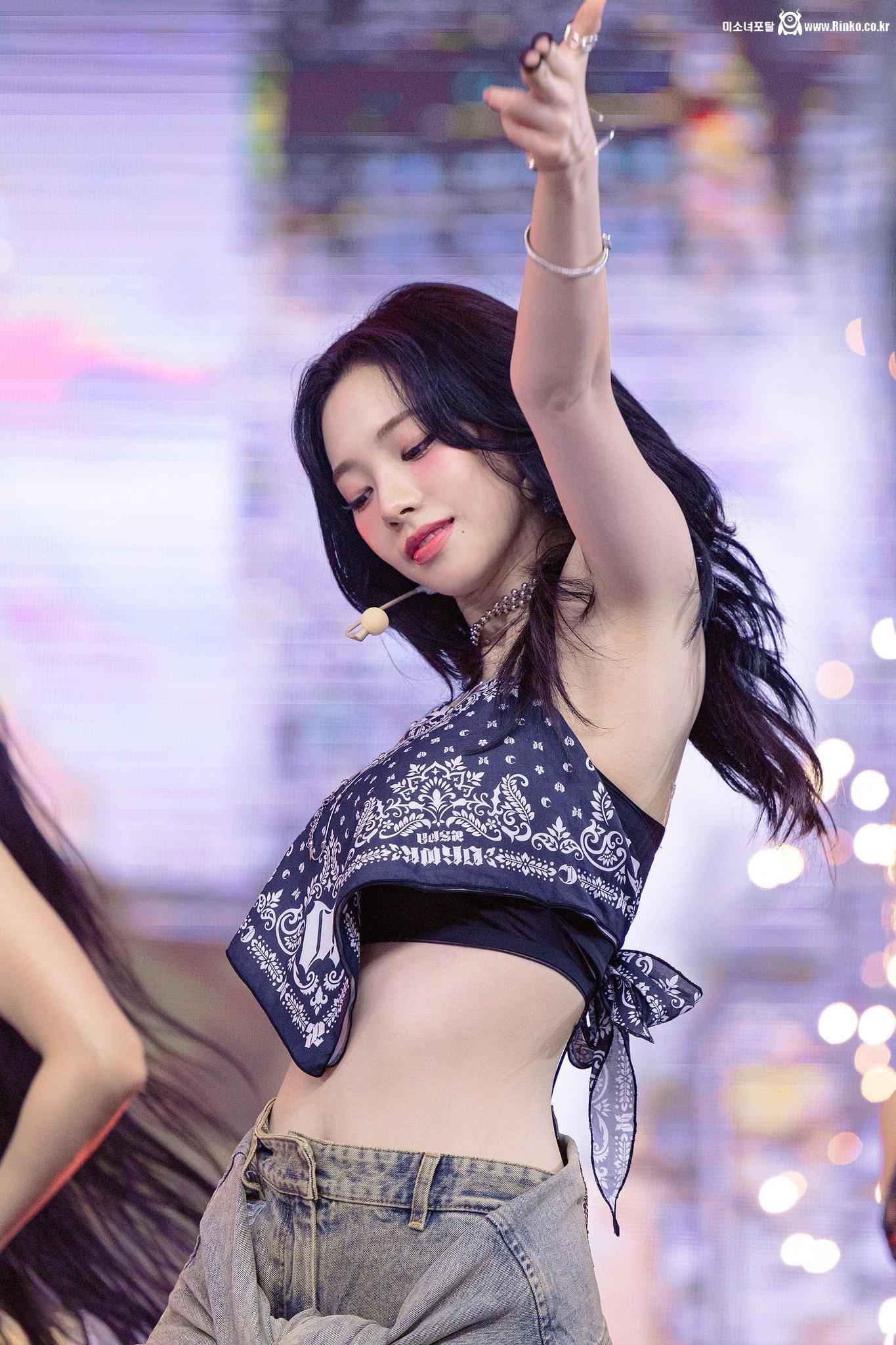 카리나 인기가요 고화 질 겨주름_118808_2.jpg