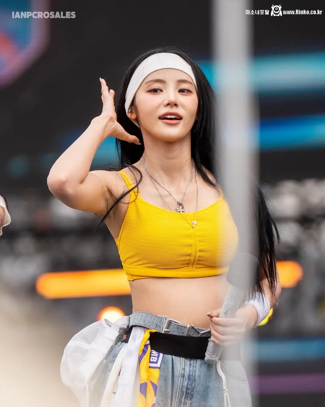 이달의소녀 아르테미스 진솔 확대 겨드랑이_118991_1.jpg