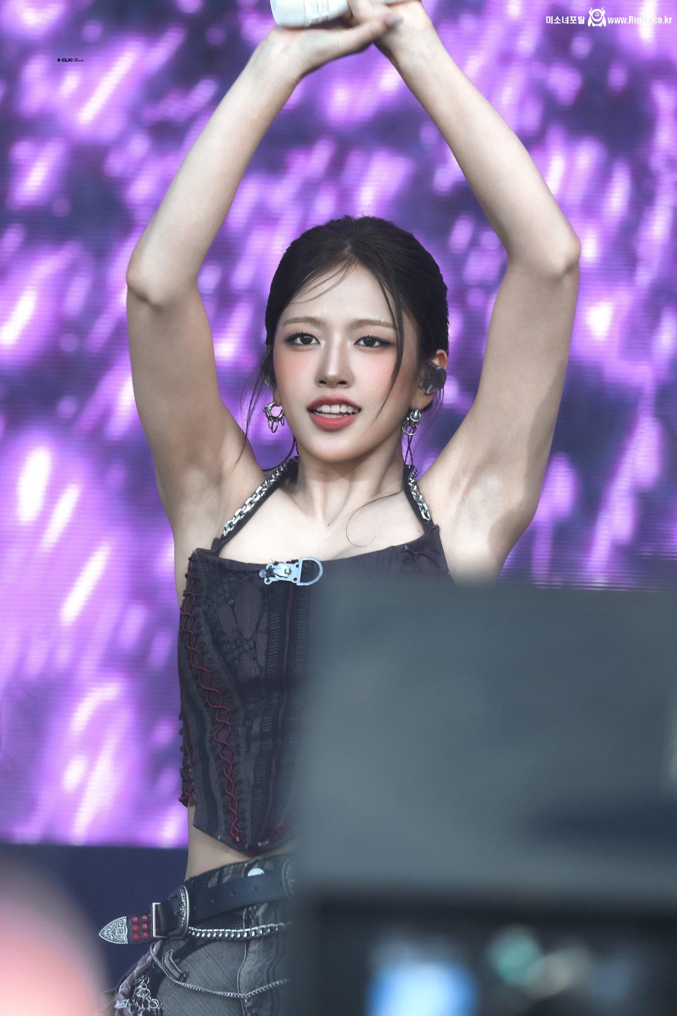 250720 안유진_118994_1.jpg