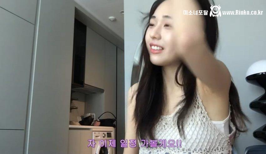 수줍게 내민 혼자놀기 유튜버 겨_119018_1.jpg
