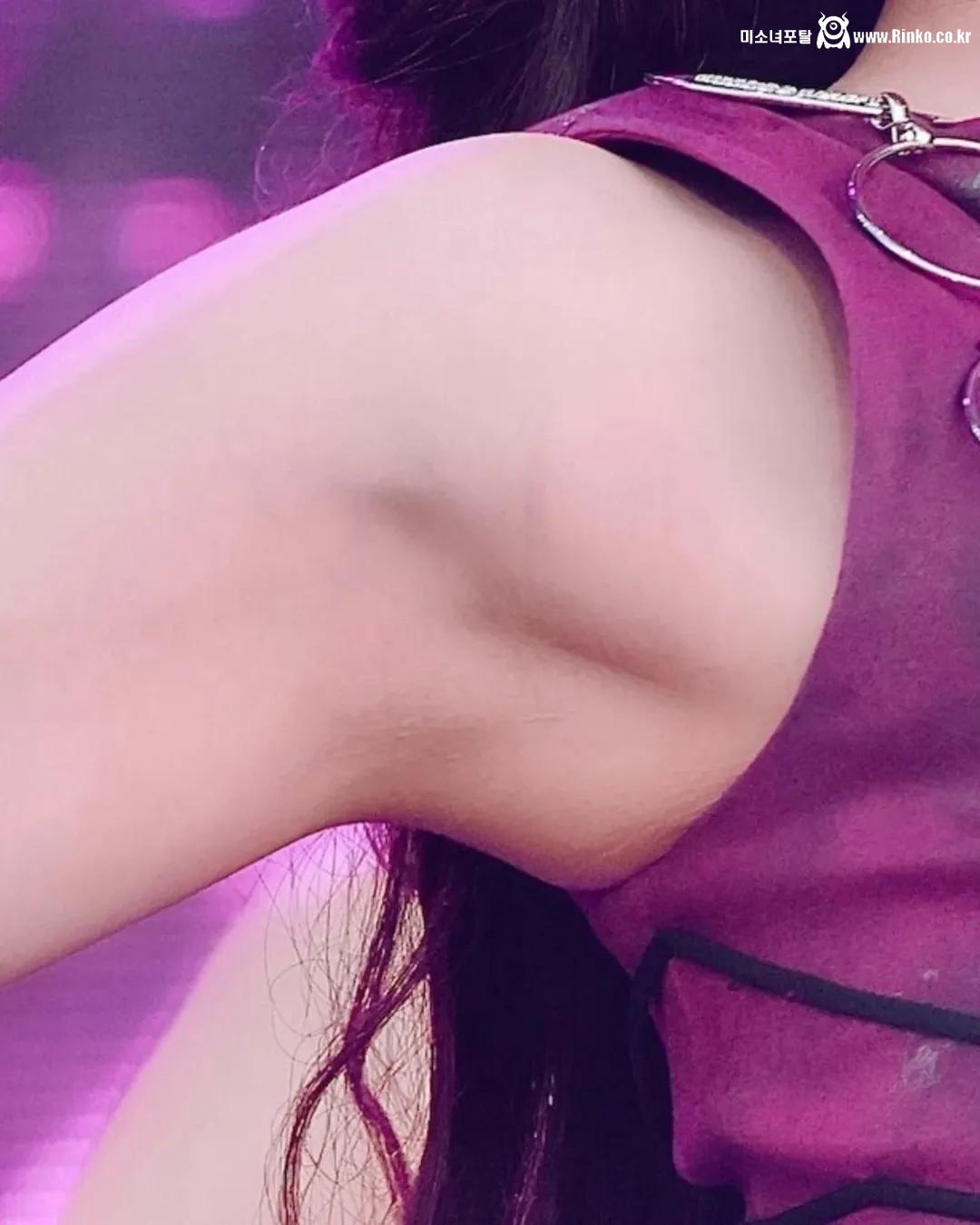 아이브 장원영 확대 겨드랑이_119024_1.jpg