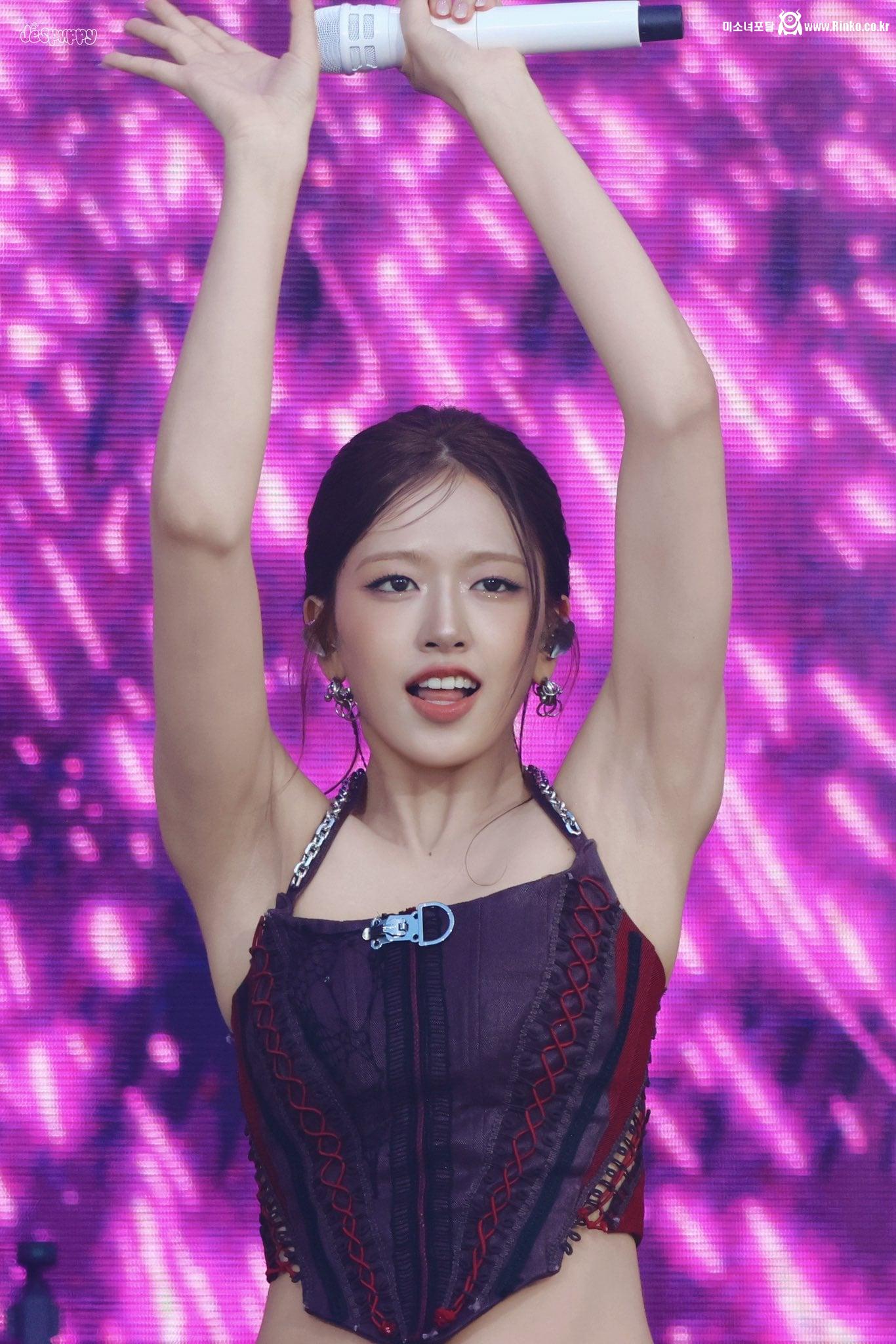 아이브 안유진 겨드랑이_119050_1.jpg