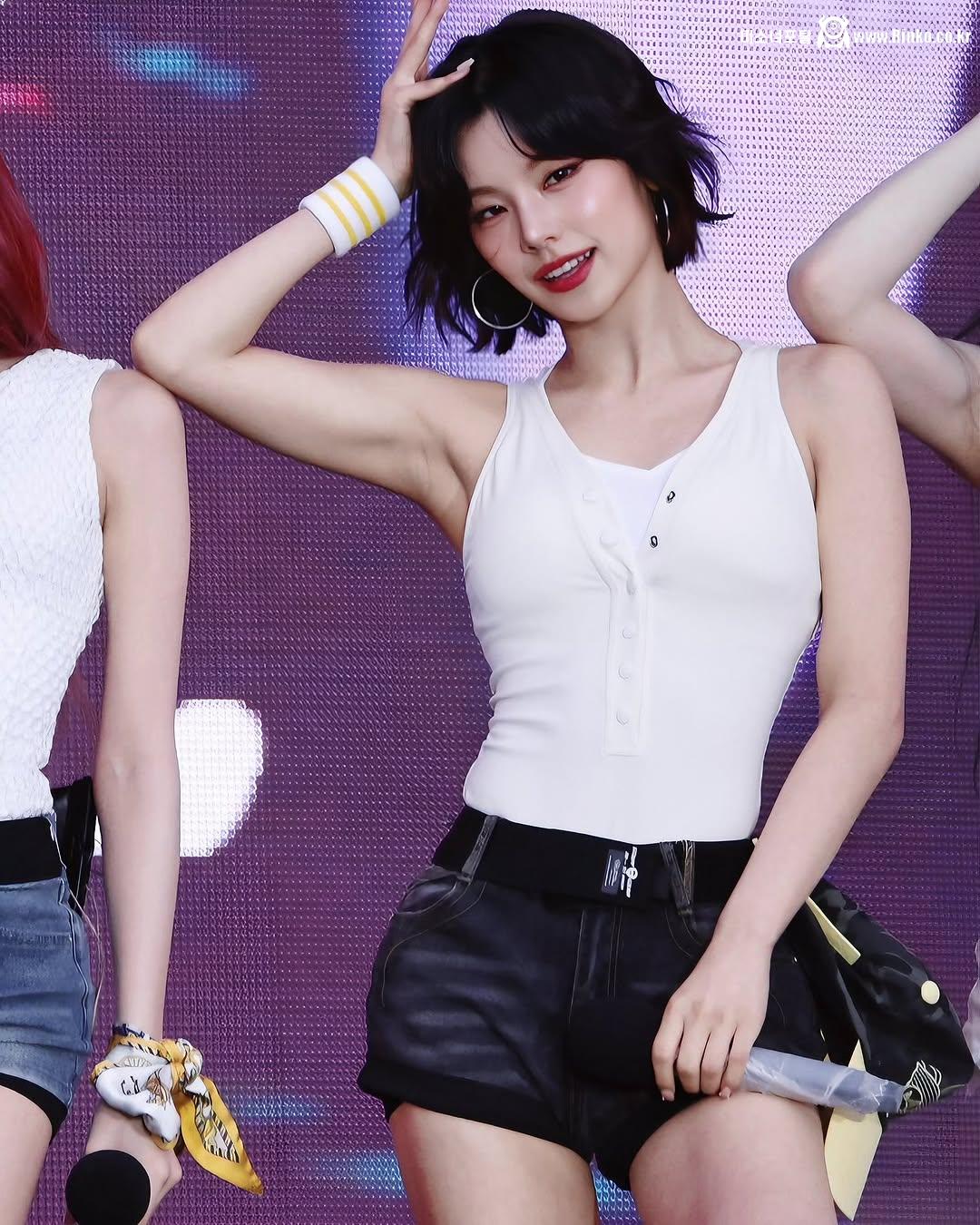 겨황 워터밤 총모음집_119098_11.jpg