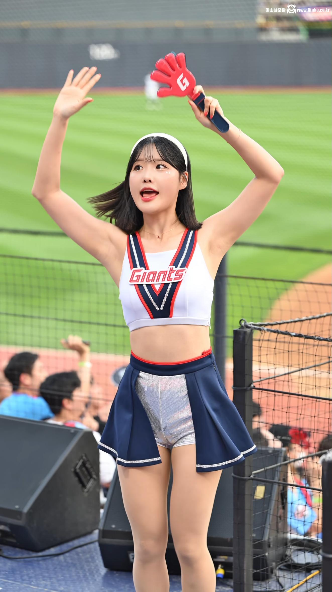 최홍라 치어리더 넓적 통통겨_119157_1.jpg