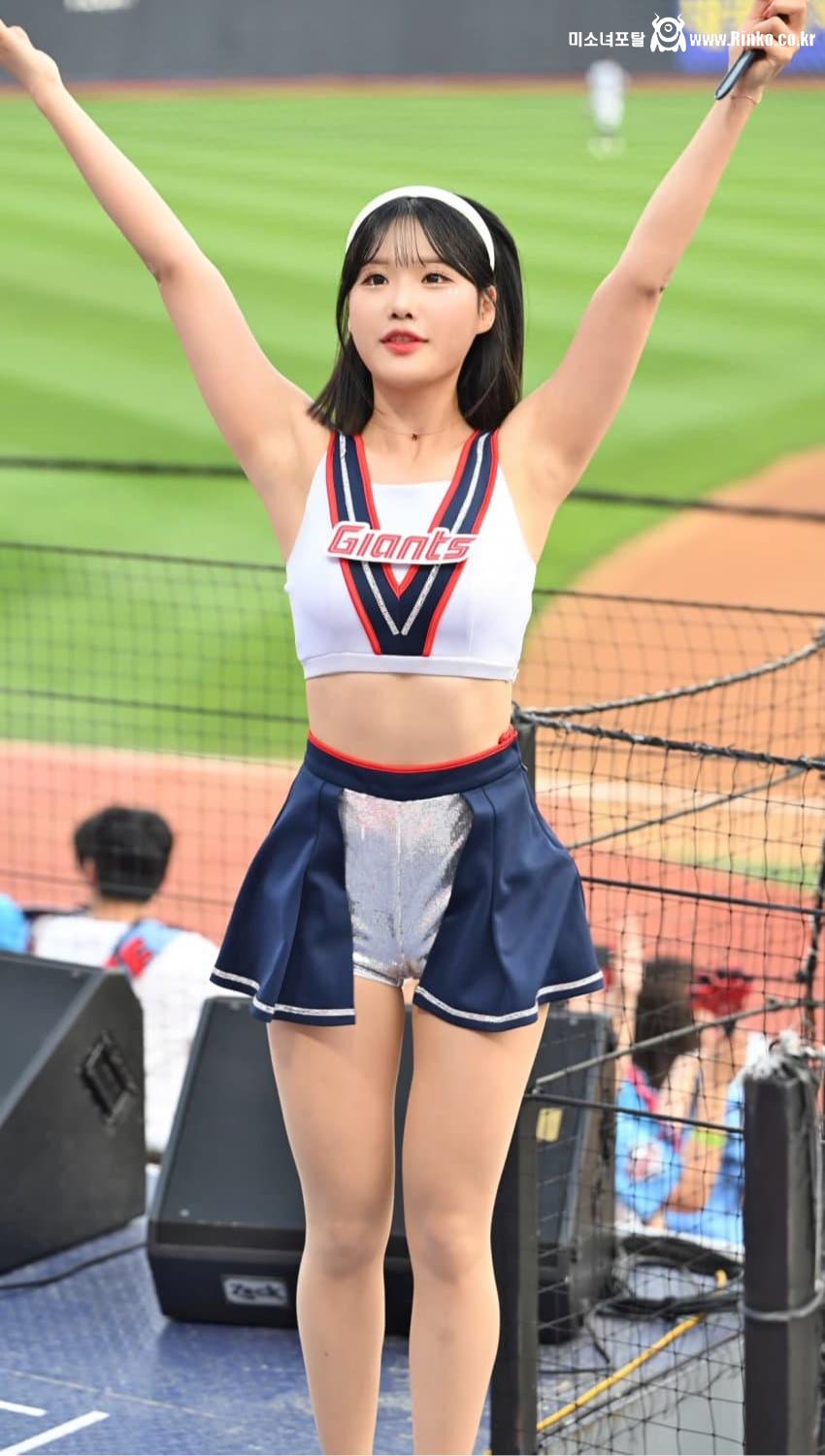 최홍라 치어리더 넓적 통통겨_119157_2.jpg