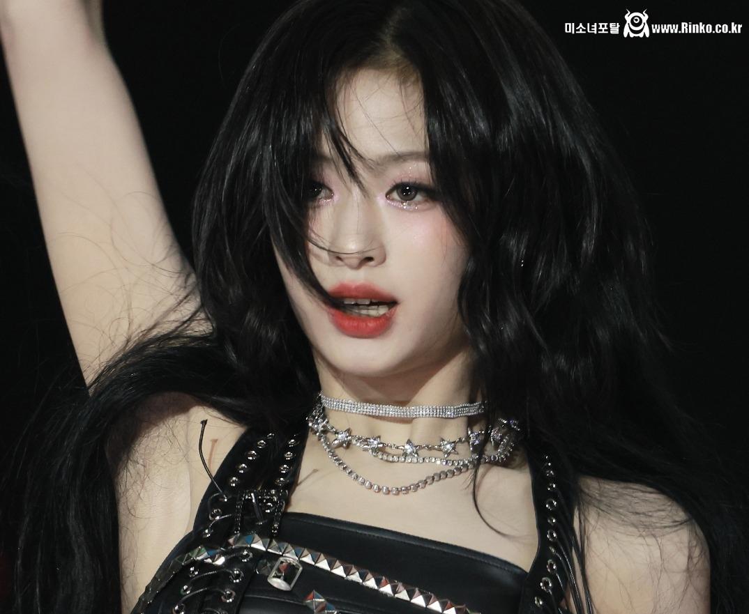 베이비몬스터 아현 3단 확대 겨드랑이_119345_2.jpg