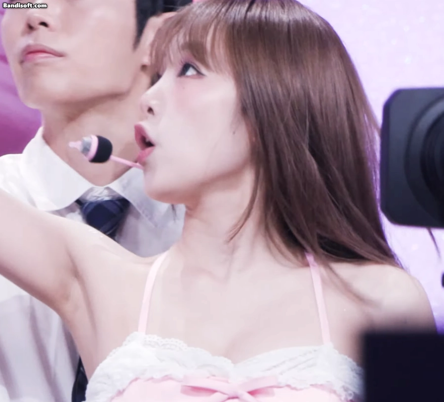 최예나(250801 얼빡직캠)_119432_5.webp