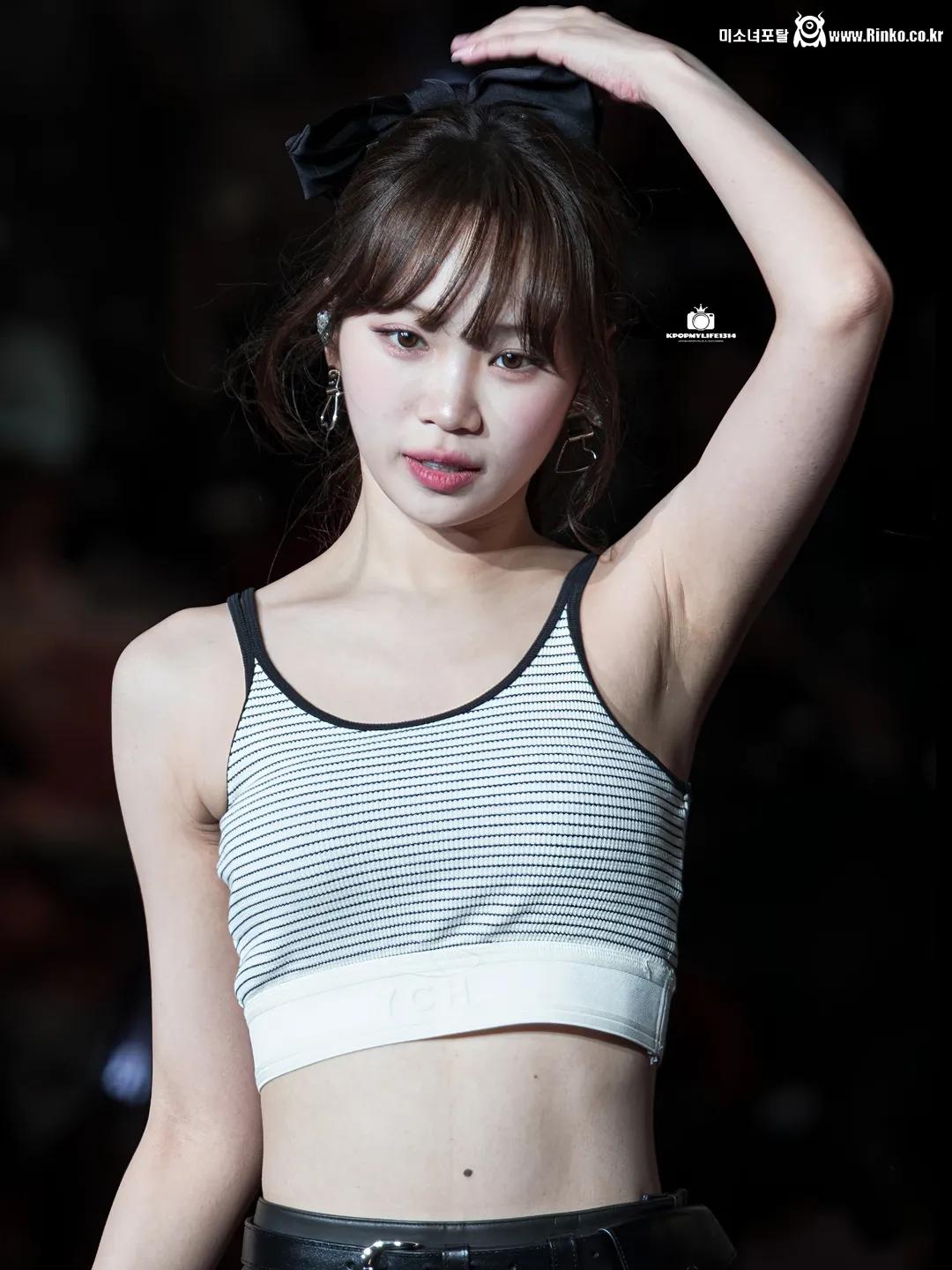 르세라핌 김채원 겨드랑이_119461_2.jpg