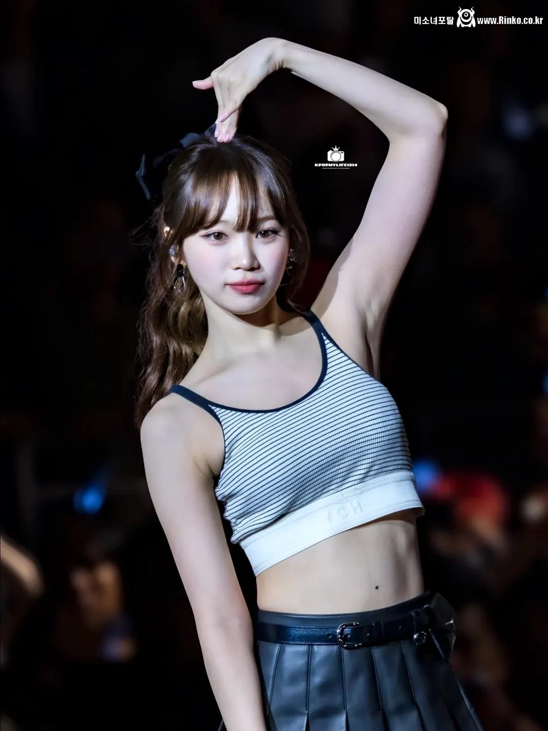 르세라핌 김채원 겨드랑이_119461_3.jpg