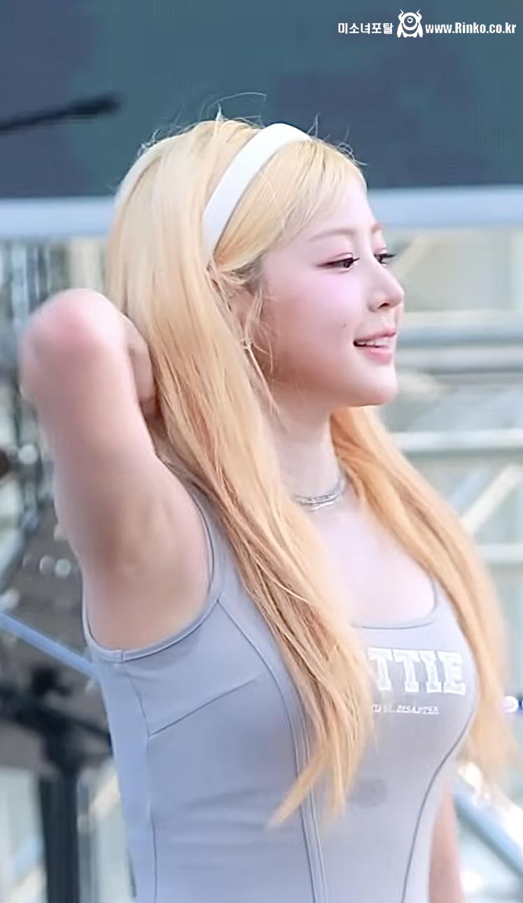 오늘 땀 살짝 난 피프티 예원_119466_1.jpg