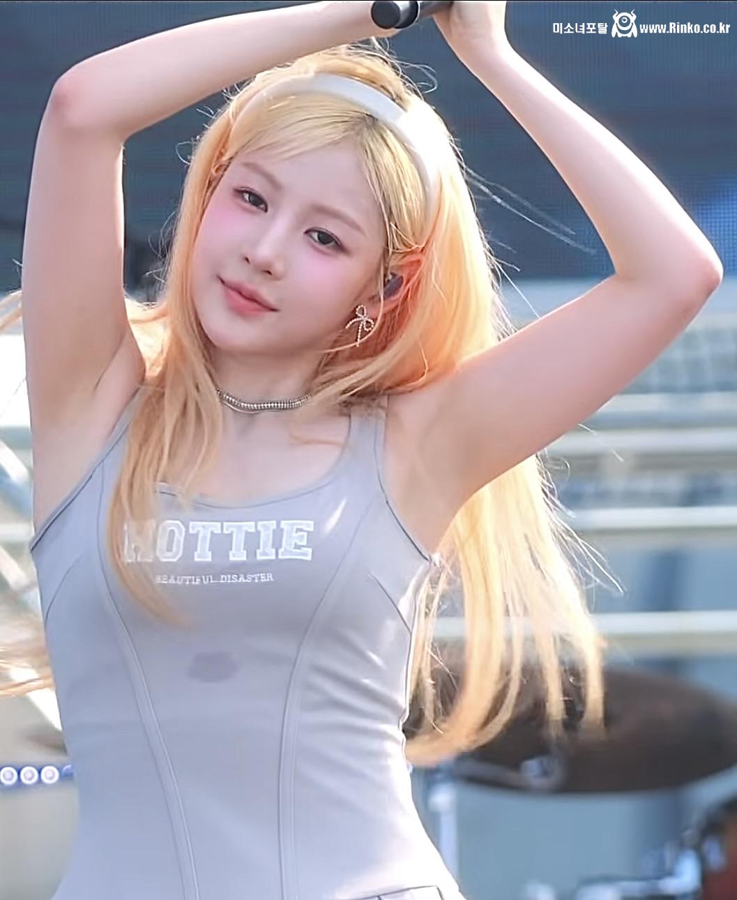 오늘 땀 살짝 난 피프티 예원_119466_6.jpg