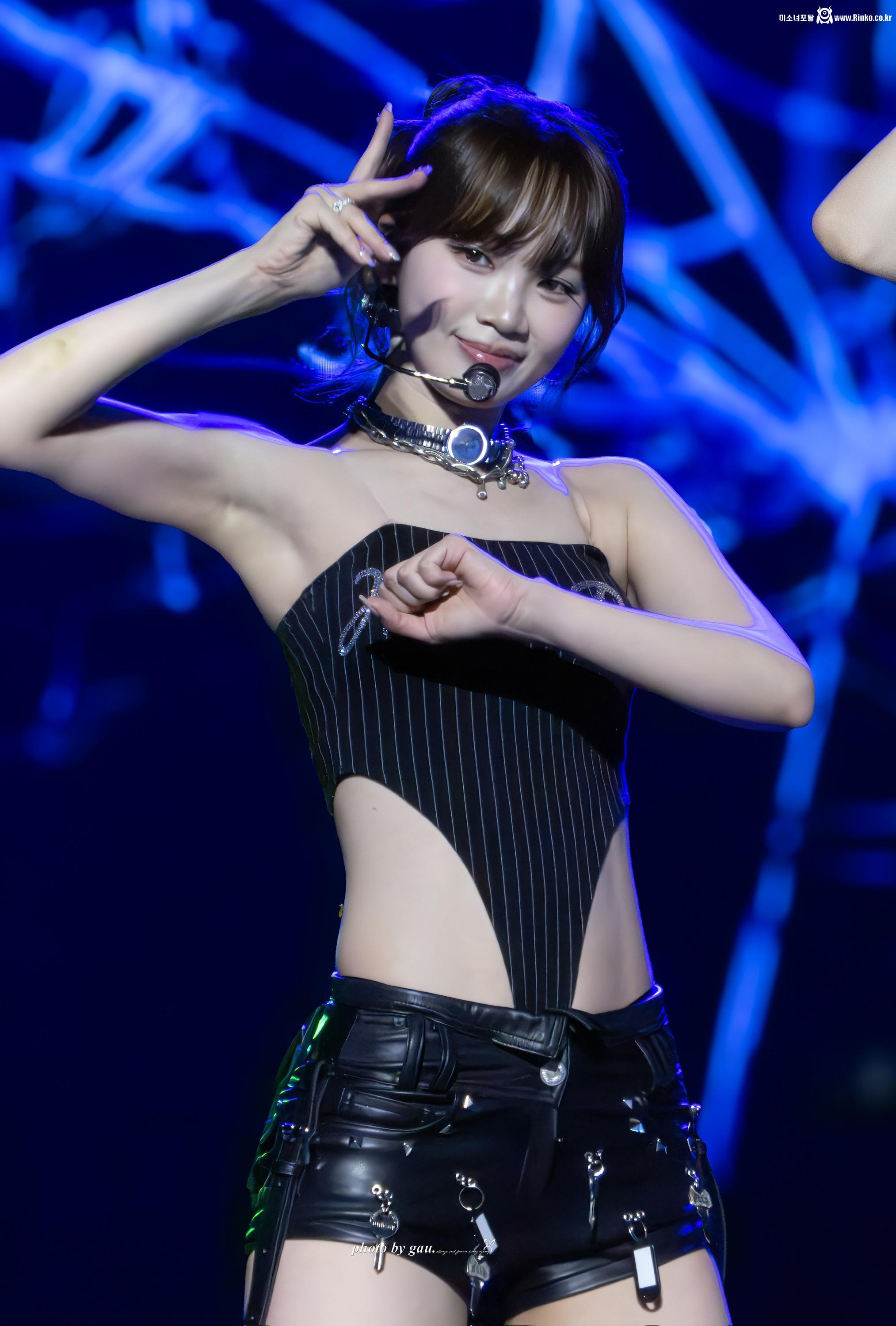 르세라핌 김채원 겨드랑이_119505_1.jpg