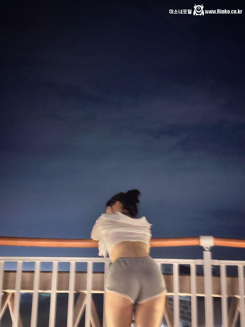 명아츄 돌핀 뒤태