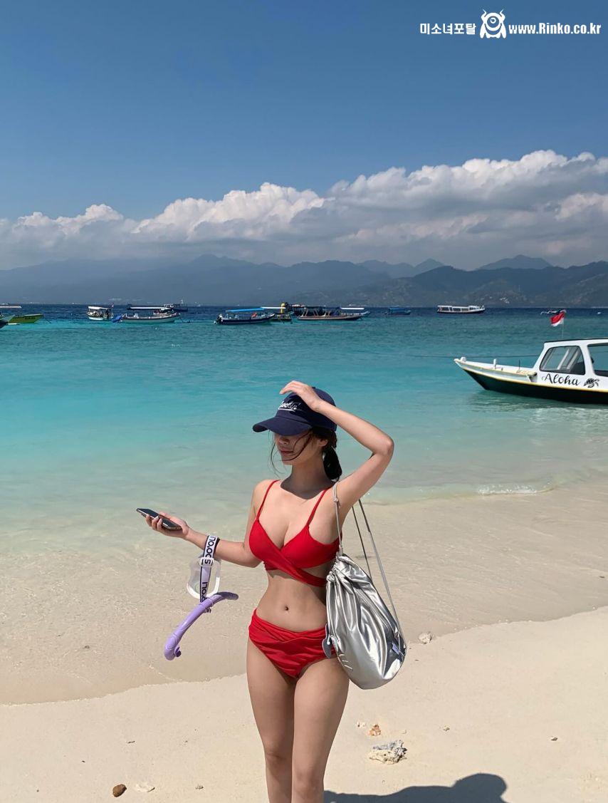 [워터밤 속초] 겉옷 훌러덩...조현영,고우리 흰 모노키니 가슴골