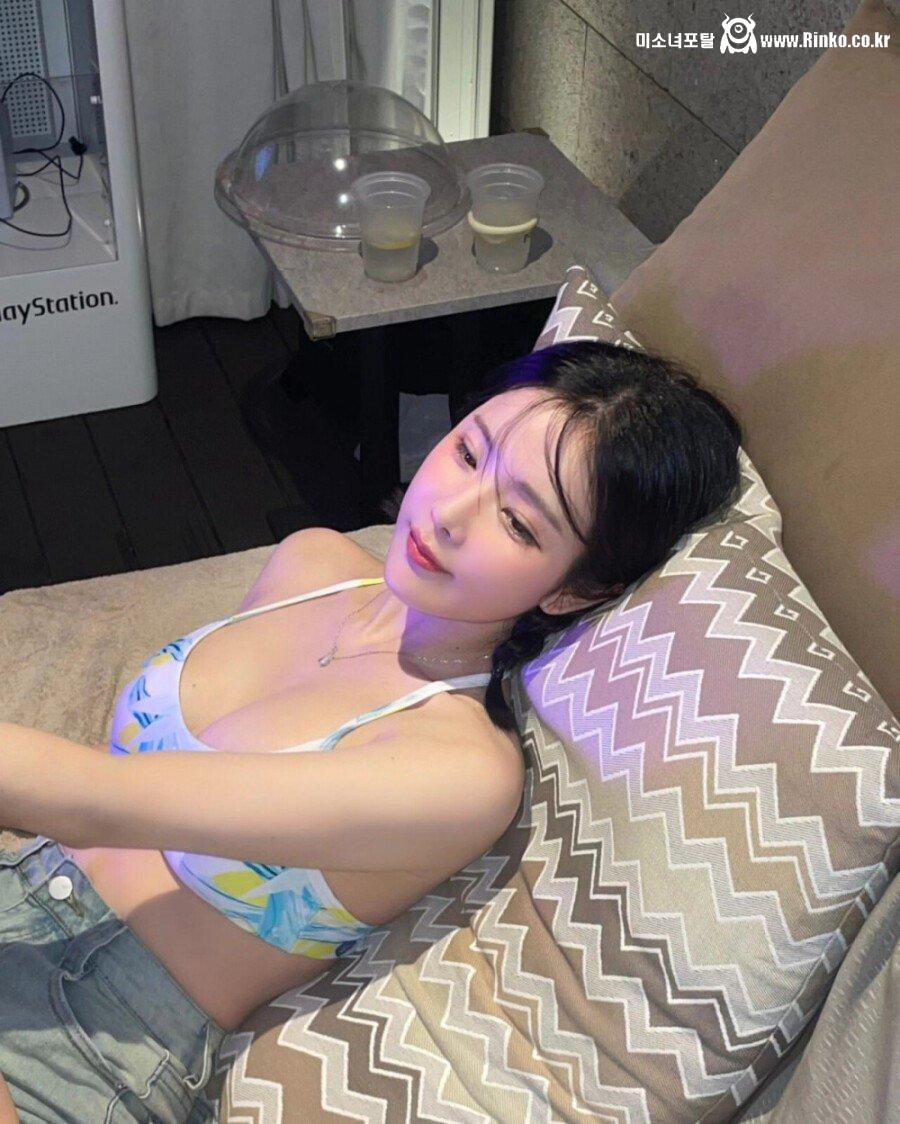 [워터밤 속초] 겉옷 훌러덩...조현영,고우리 흰 모노키니 가슴골