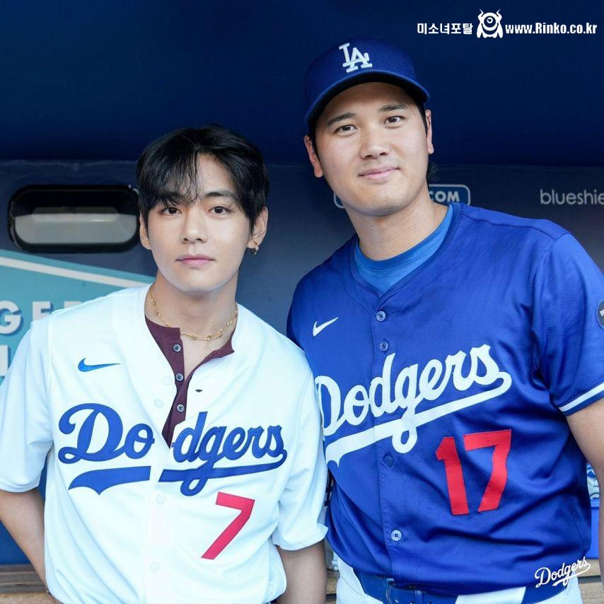 오늘자 시구했다는 BTS 뷔 & LA 다저스 오타니 쇼헤이.JPG