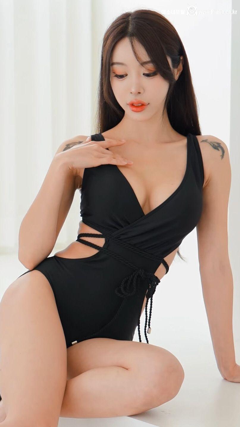 소희 블랙 모노키니