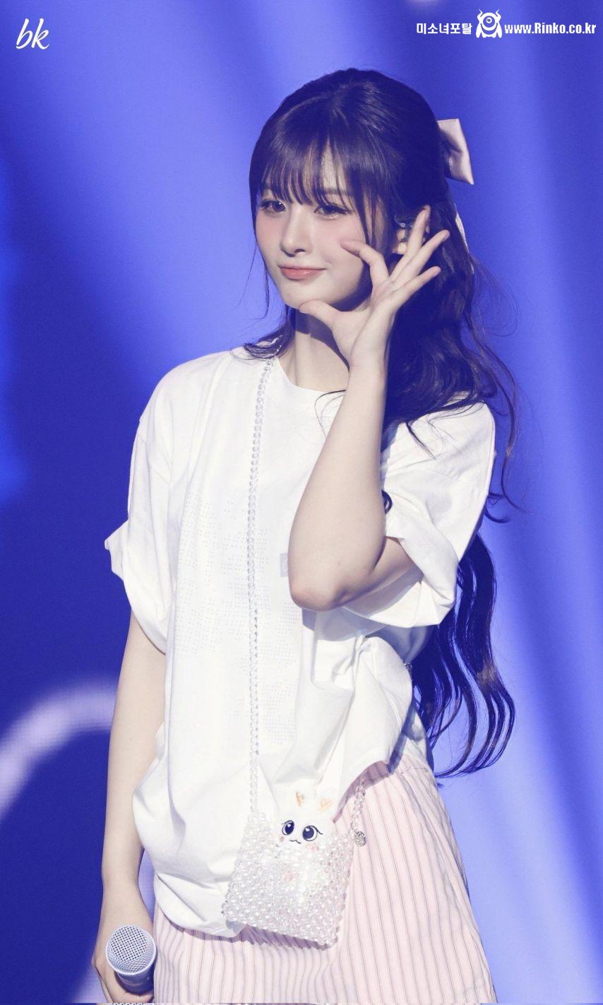 엔믹스 설윤 청순한 미모.jpg