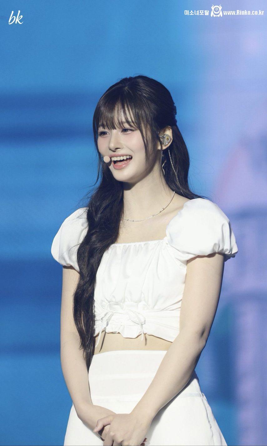 엔믹스 설윤 청순한 미모.jpg