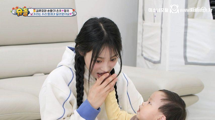 애기가 주는, 고구마 먹은 뉴진지 민지 표정