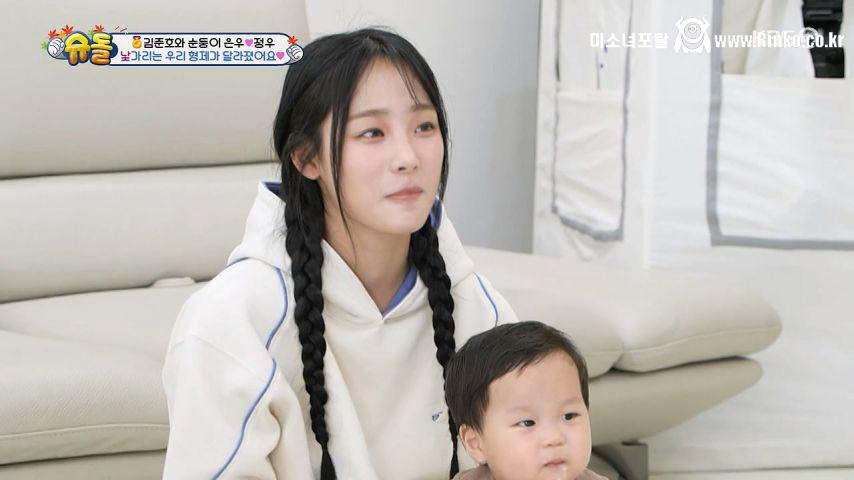 애기가 주는, 고구마 먹은 뉴진지 민지 표정