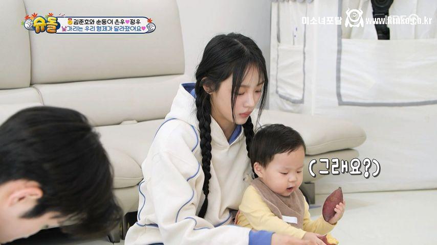 애기가 주는, 고구마 먹은 뉴진지 민지 표정