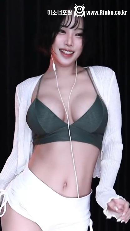 브라탑이 잘 어울리는 윤채아.mp