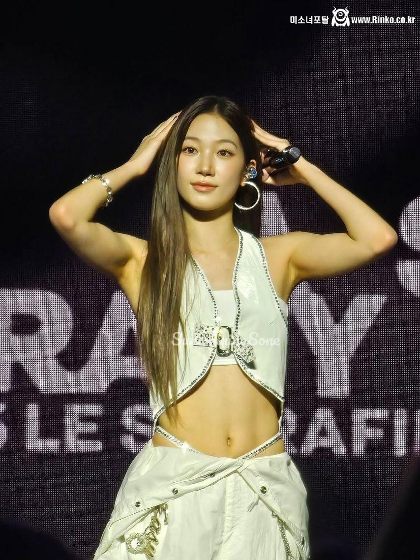 LE SSERAFIM (르세라핌) 카즈하