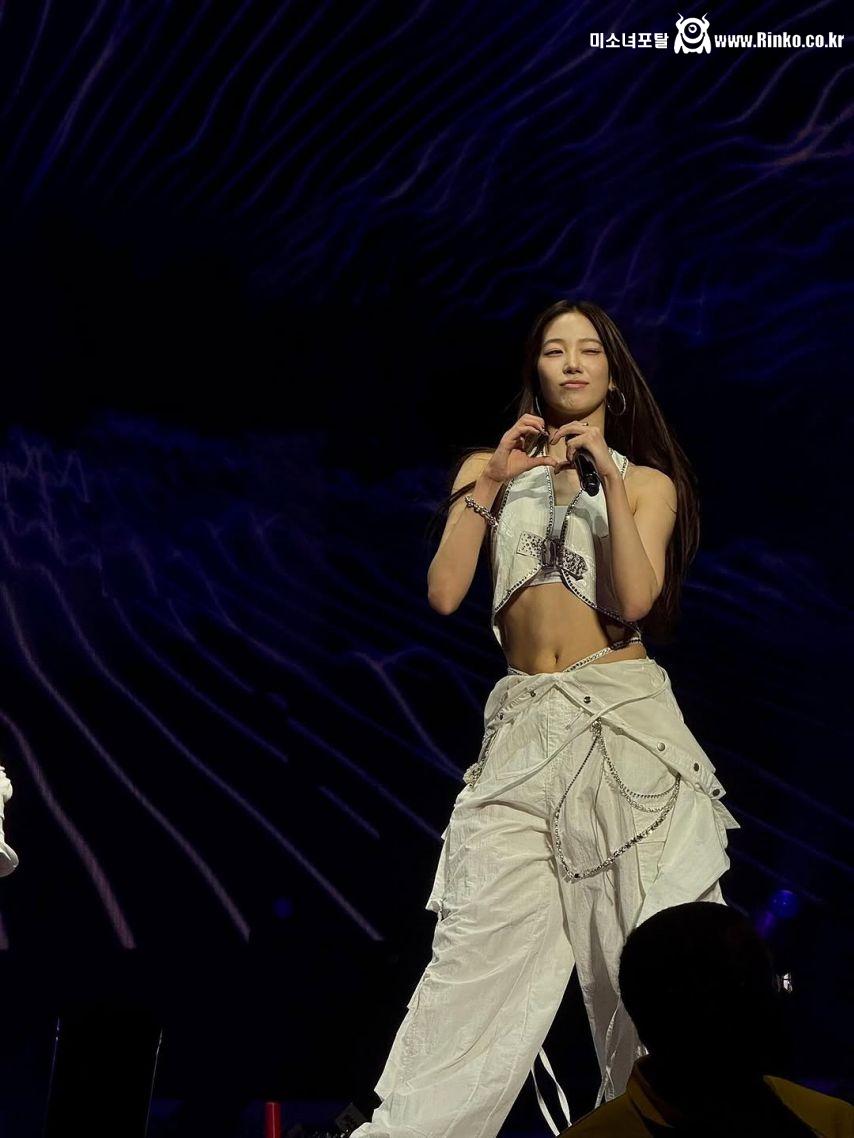 LE SSERAFIM (르세라핌) 카즈하