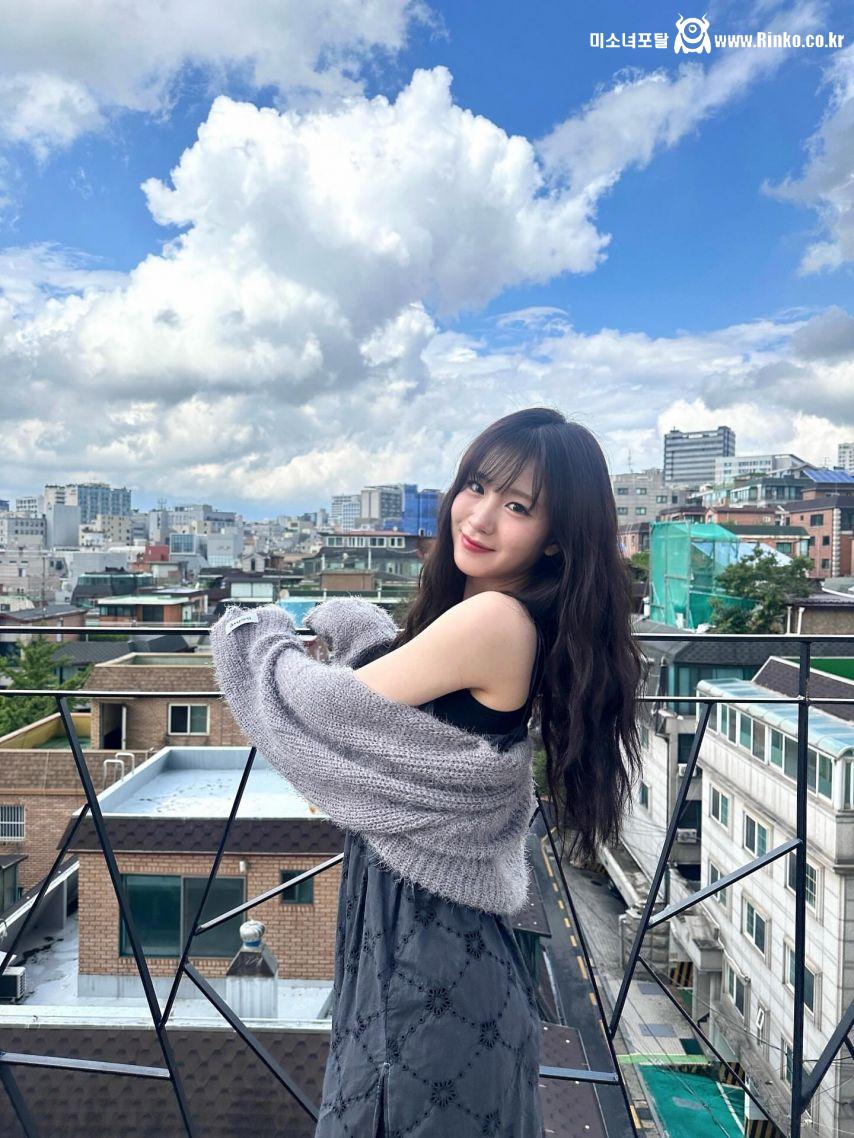 우아 나나, 우연