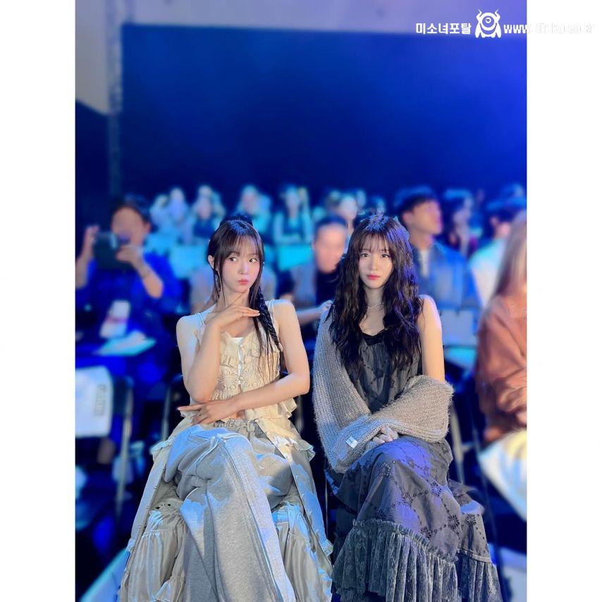 우아 나나, 우연