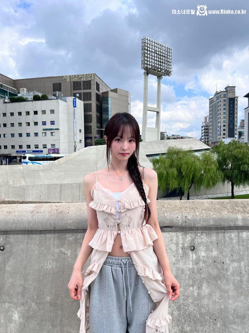 우아 나나, 우연