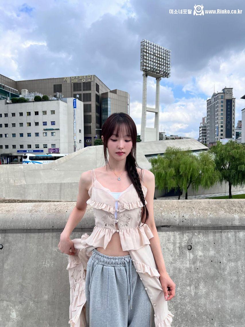 우아 나나, 우연