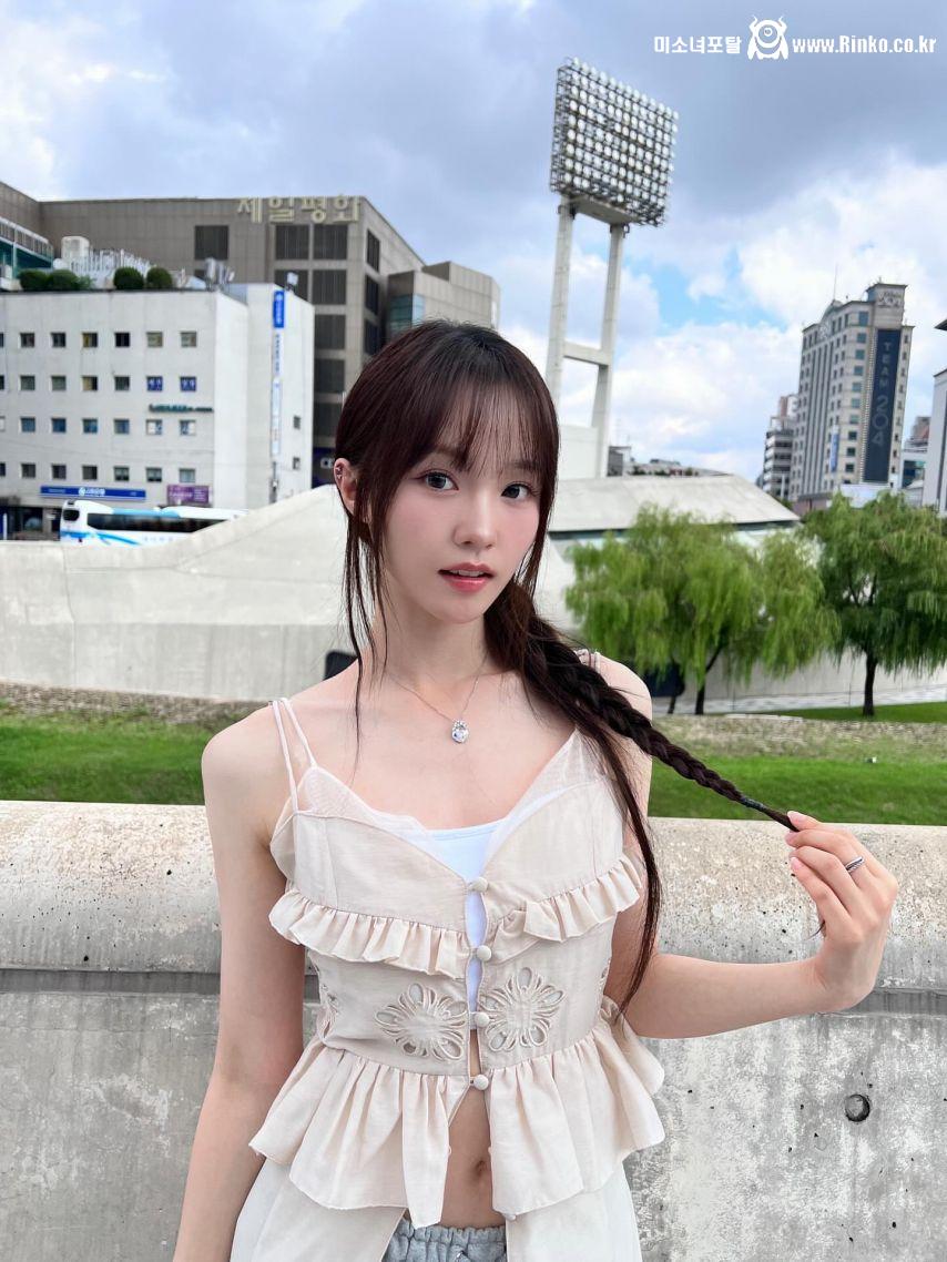 우아 나나, 우연